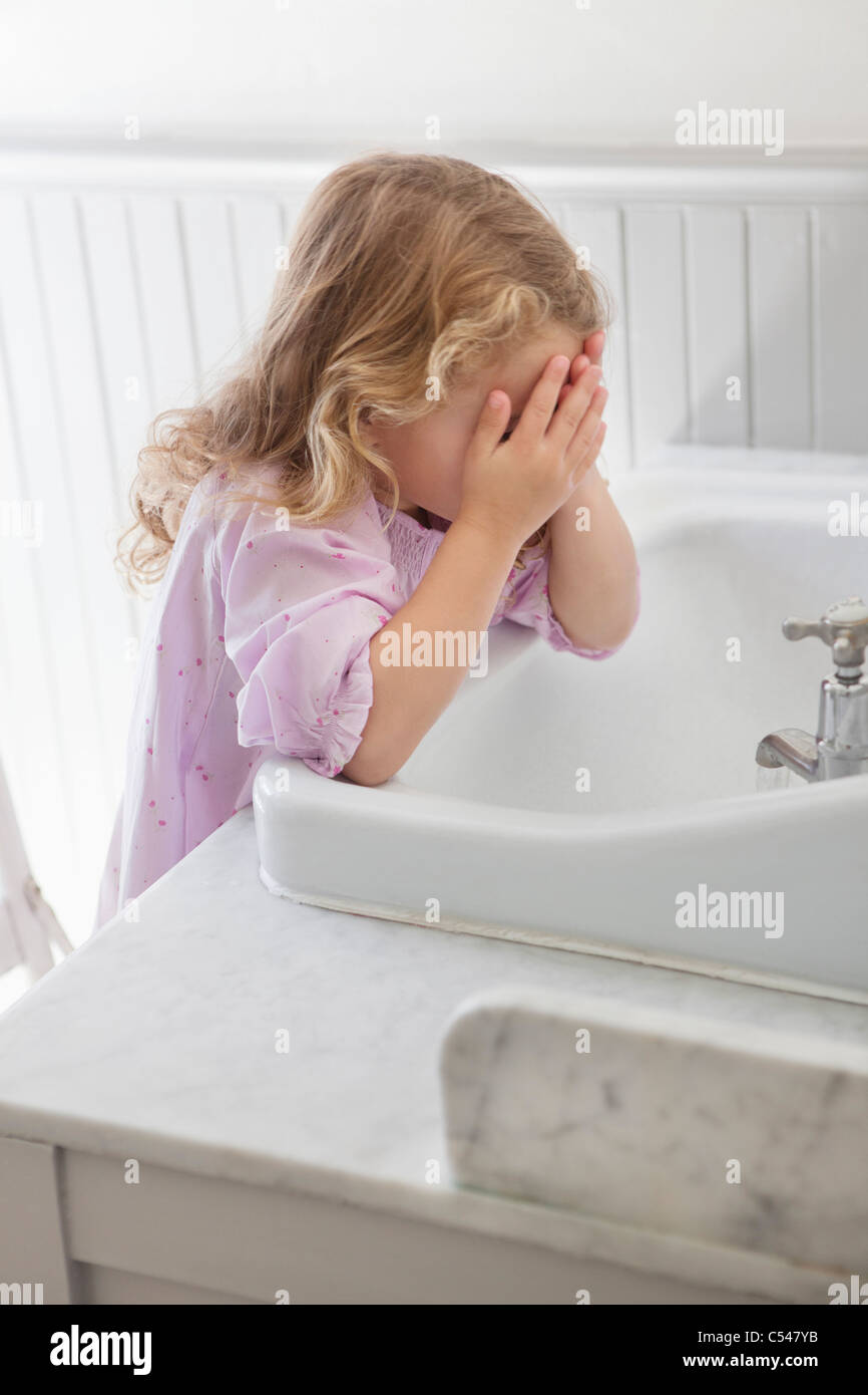 how to wash face in sink