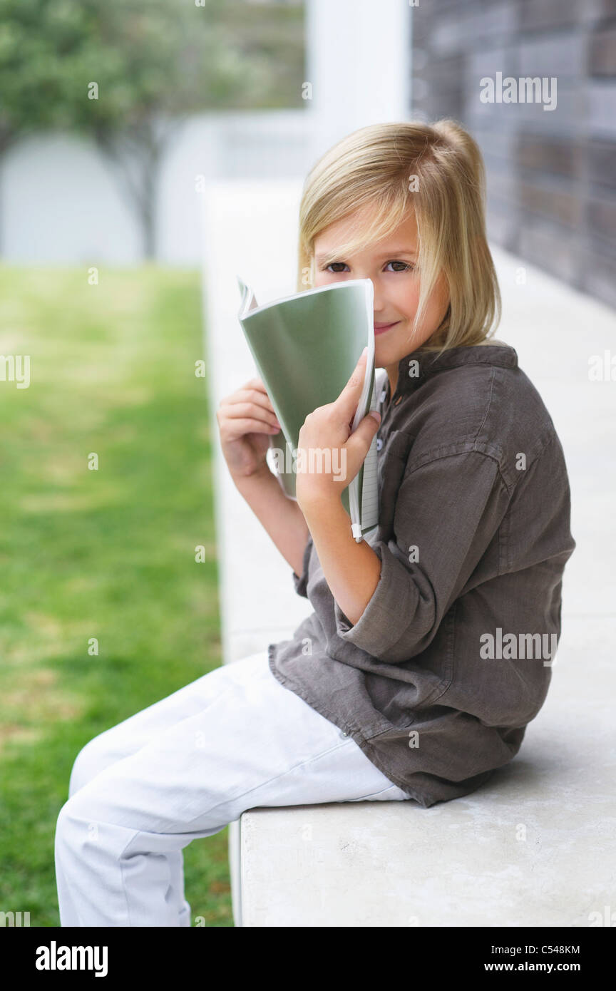 Africa girl and book hi-res stock photography and images - Alamy