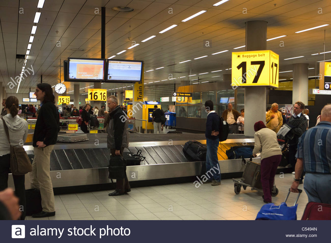 Conveyor Belt Airport Stock Photos & Conveyor Belt Airport Stock Images