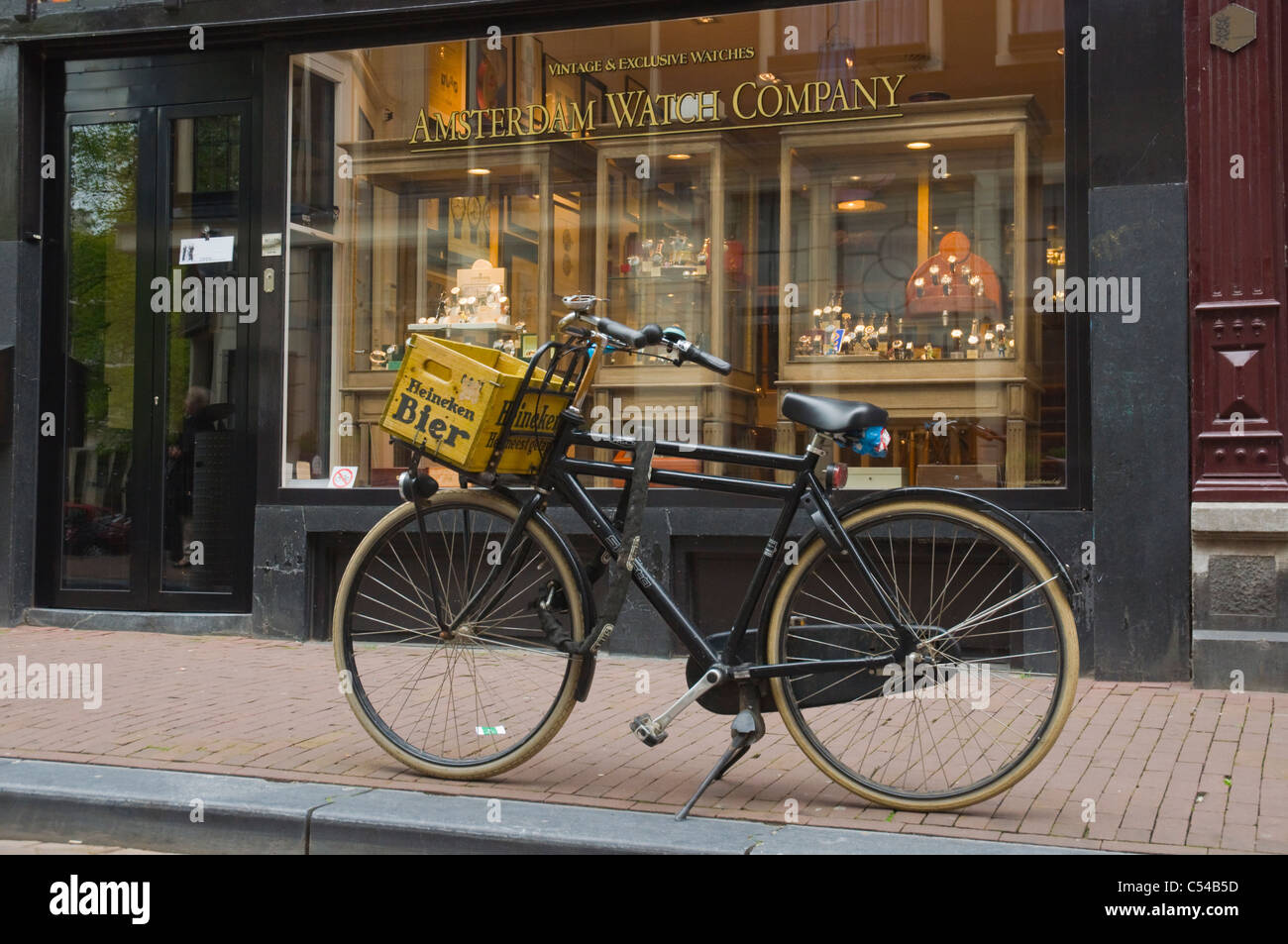 Storefront amsterdam bicycles hires stock photography and images Alamy