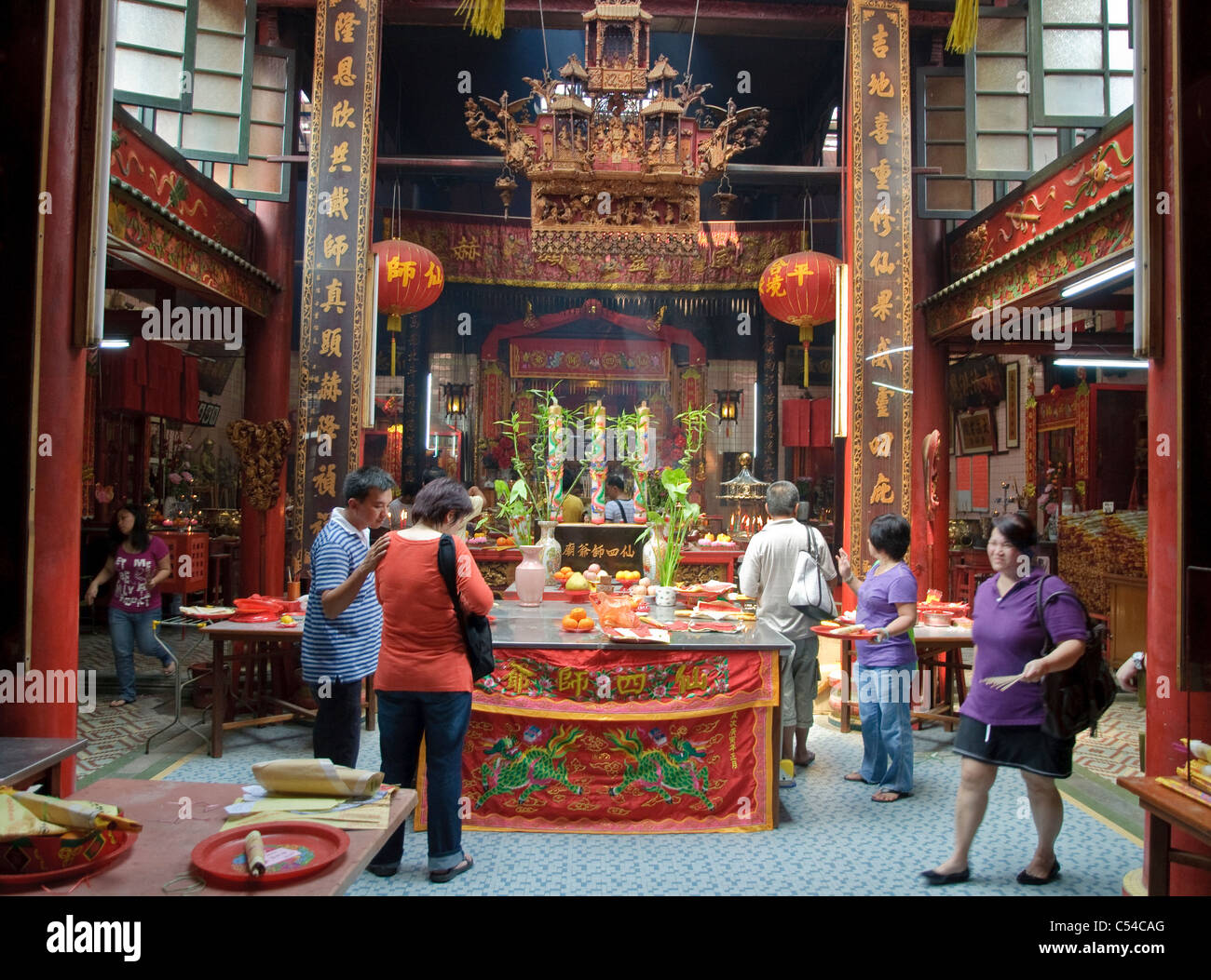 Worshippers in the taoist Sze Ya Temple, oldest temple in Chinatown, Kuala Lumpur, Malaysia, Southeast Asia, Asia Stock Photo