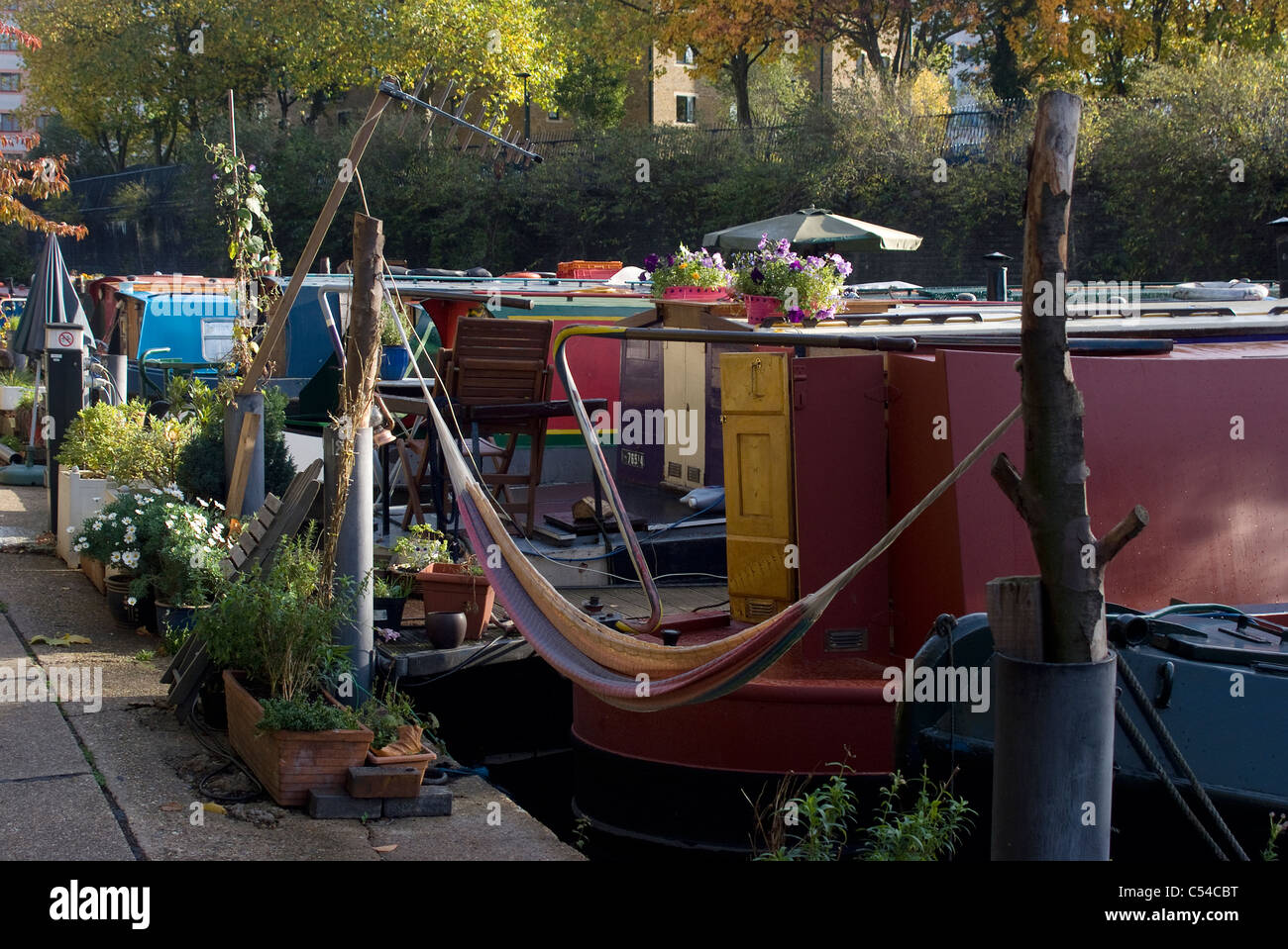 Narrowboats and hammock, Regent's Canal, London, NW8, England Stock Photo