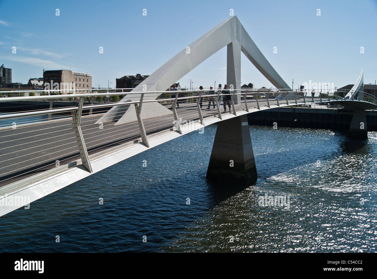 The squiggly bridge in Glasgow which links Broomielaw and Tradeston Stock Photo