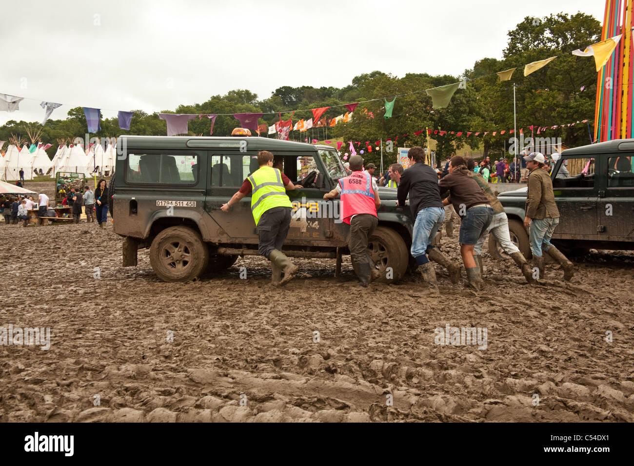 4x4 Landrover truck stuck in the mud, Park stage, Glastonbury Stock Photo -  Alamy