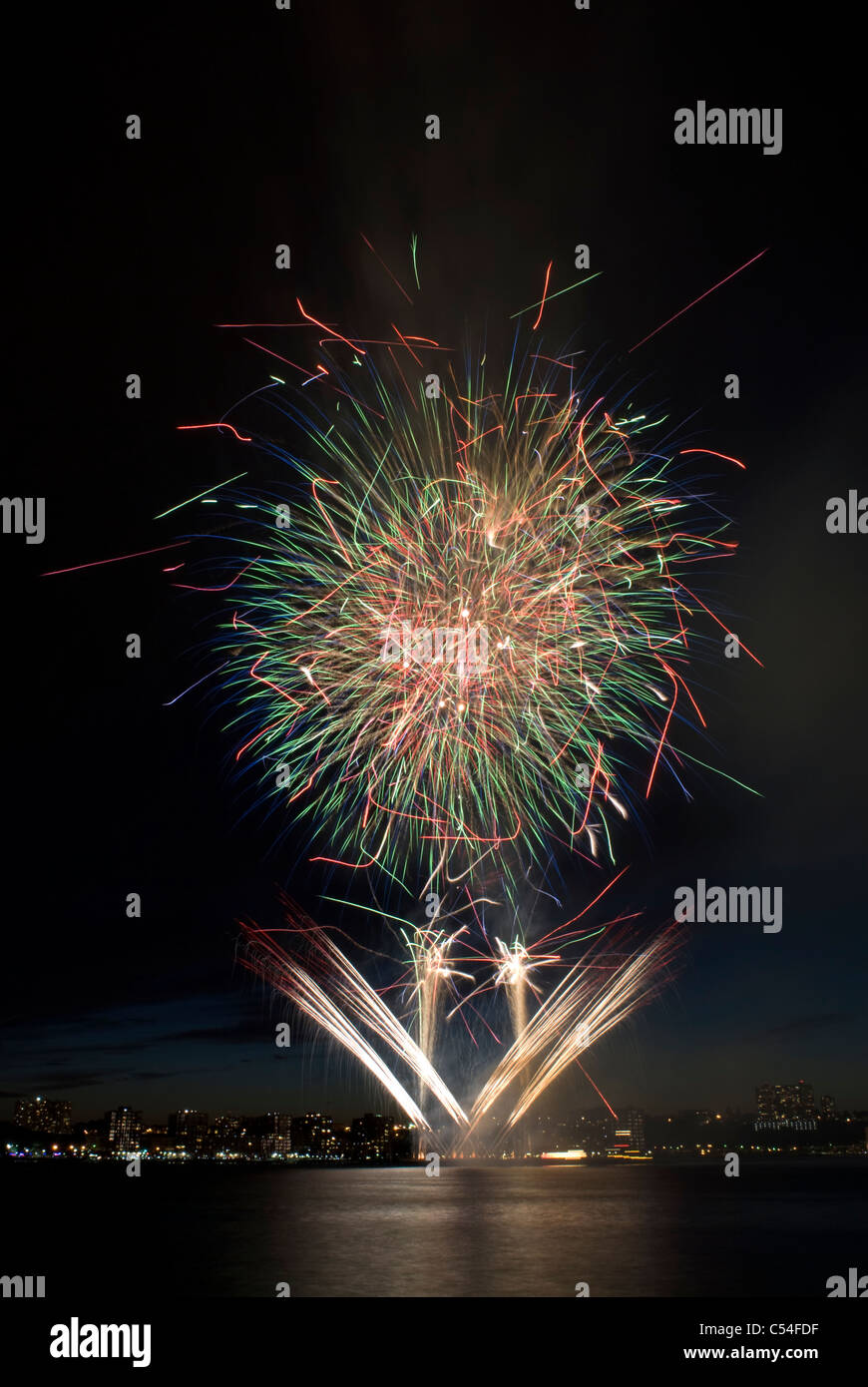 Macy's July 4th, 2011 fireworks show on the Hudson River in New York ...