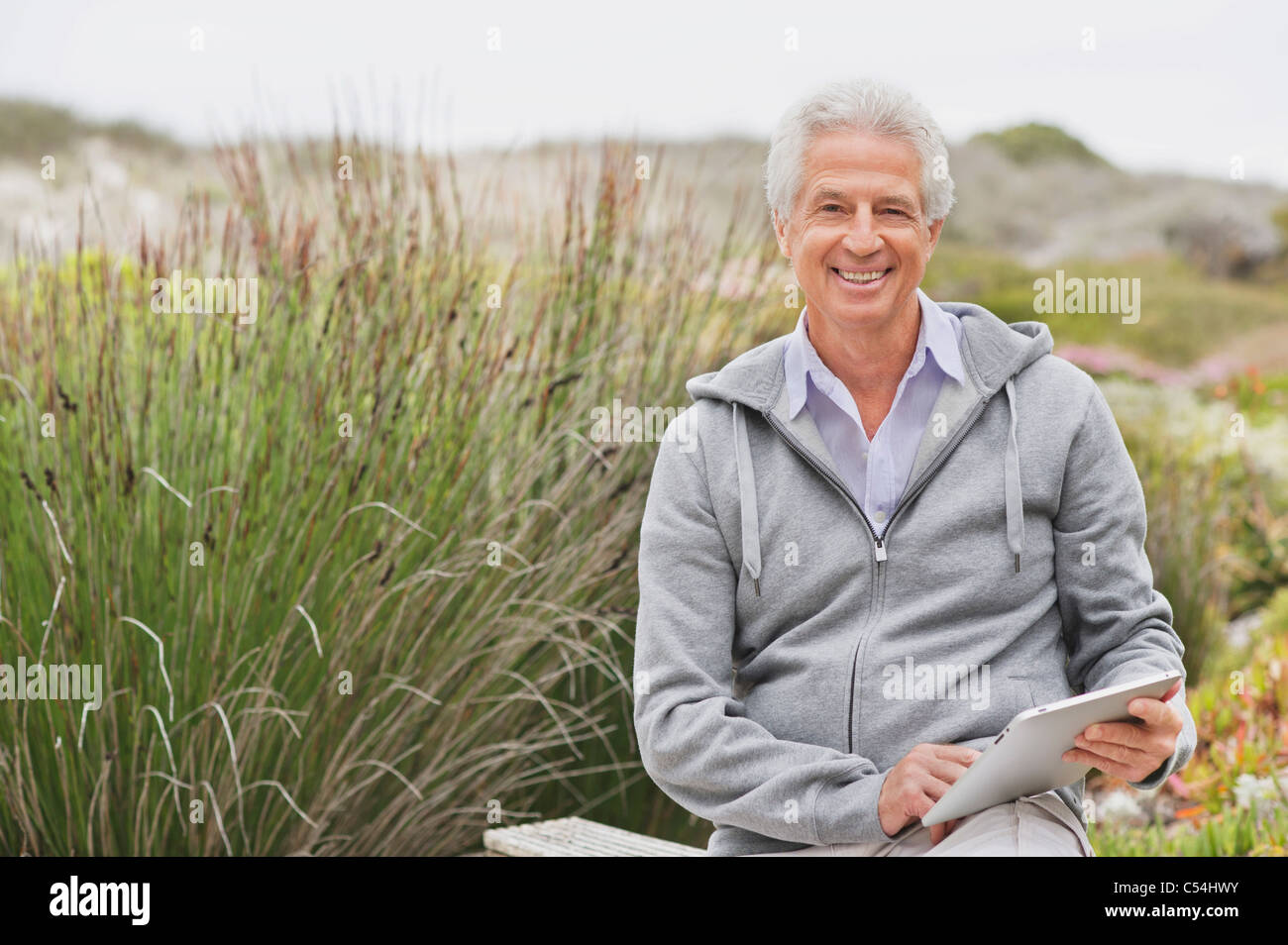 Horizontal image happy senior hi-res stock photography and images - Alamy