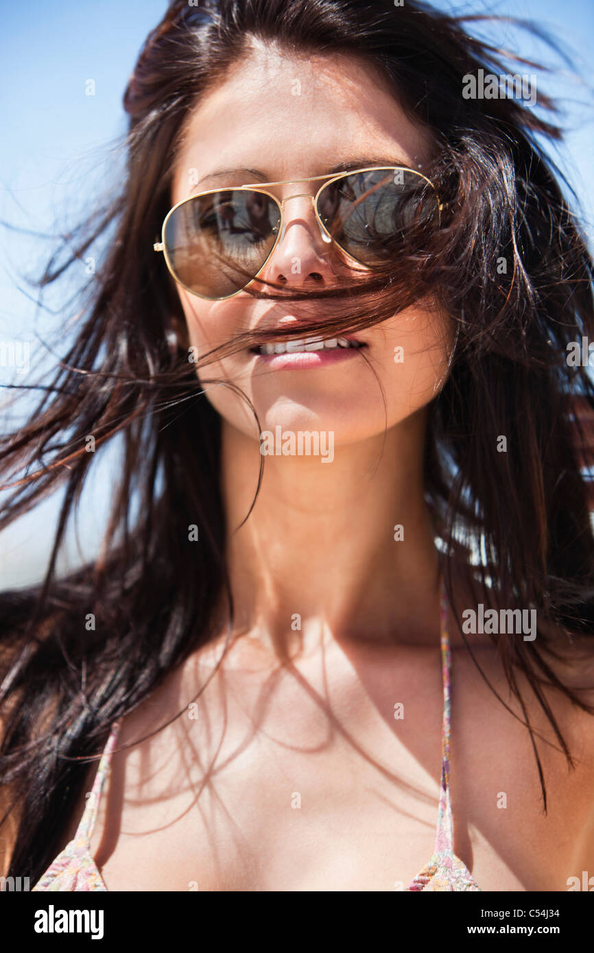 Young woman wearing sunglasses Stock Photo - Alamy