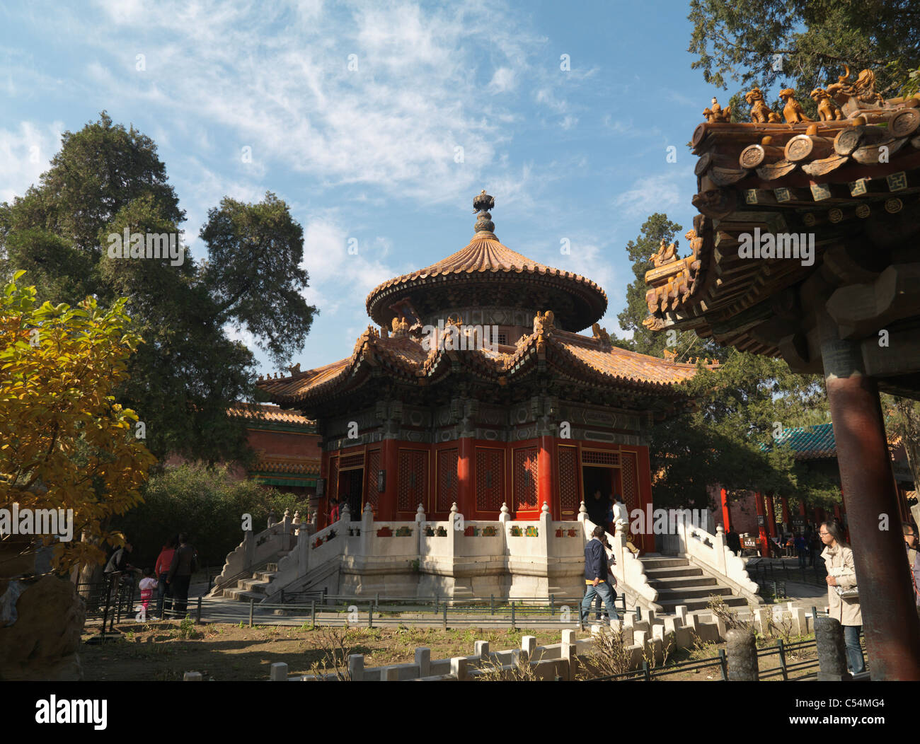 Tourists at the Pavilion Of Ten Thousand Spring Seasons, Imperial Garden, Forbidden City, Beijing, China Stock Photo