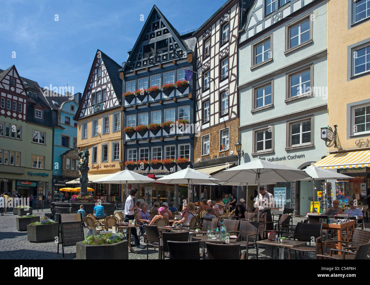 Strassencafe auf dem Marktplatz, historischer Stadtkern, Cochem, Mittelmosel, Street coffee shop at the market place, old town Stock Photo