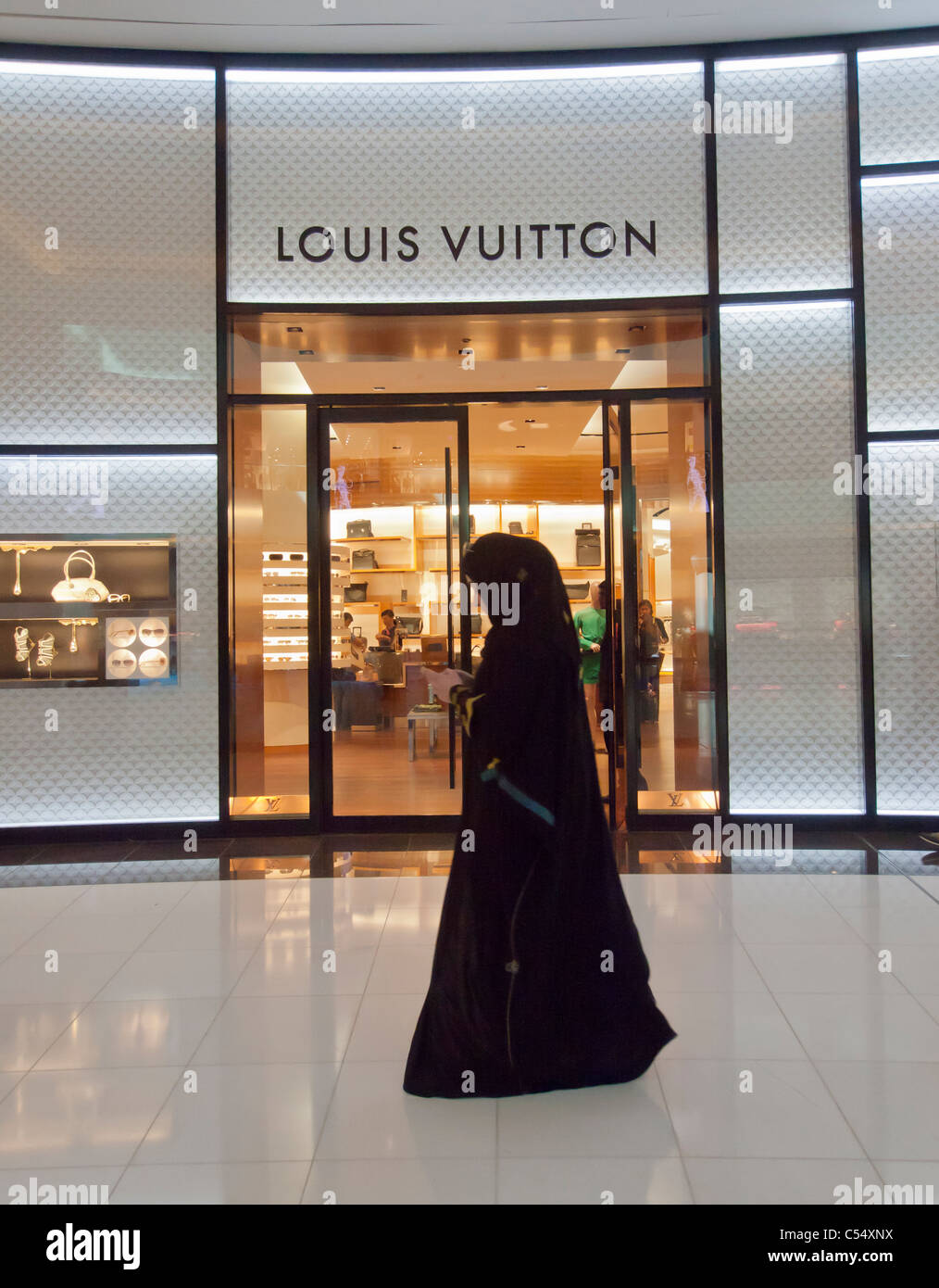 lv uae