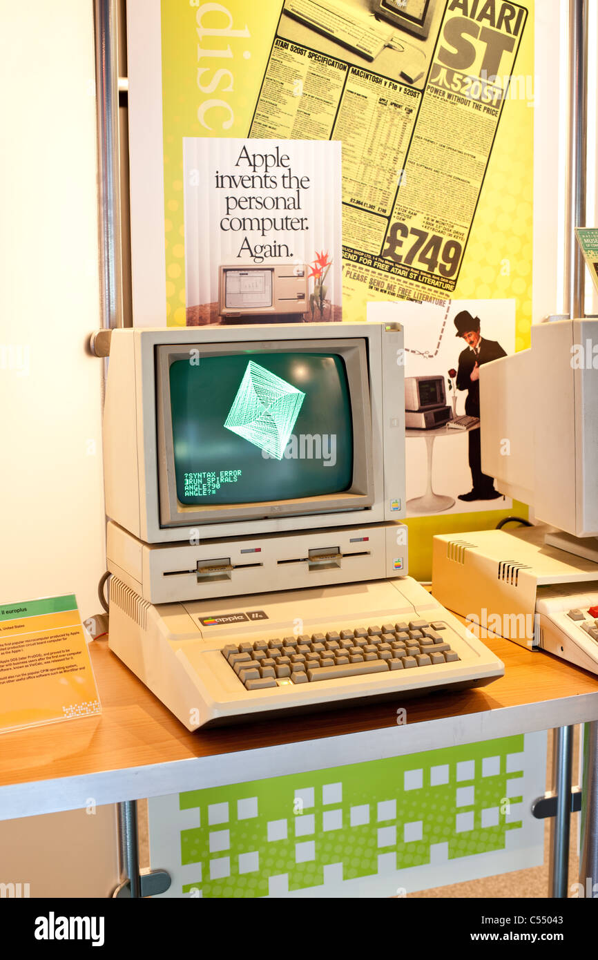 Apple ii computer screen hi-res stock photography and images