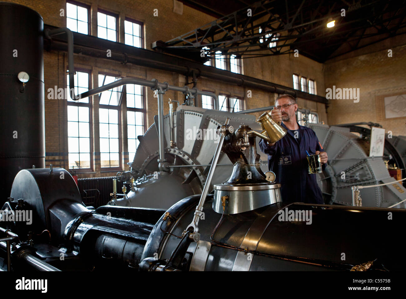 Steam driven machinery hires stock photography and images Alamy