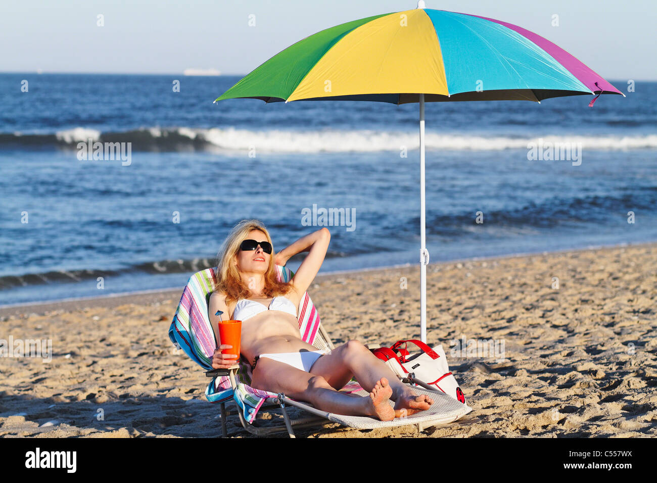 Relaxing By Beach With Drink High Resolution Stock Photography And Images Alamy