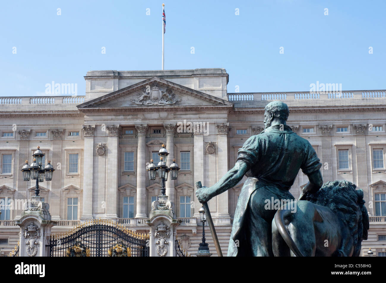 Statue in front of a palace, Buckingham Palace, City of Westminster, London, England Stock Photo
