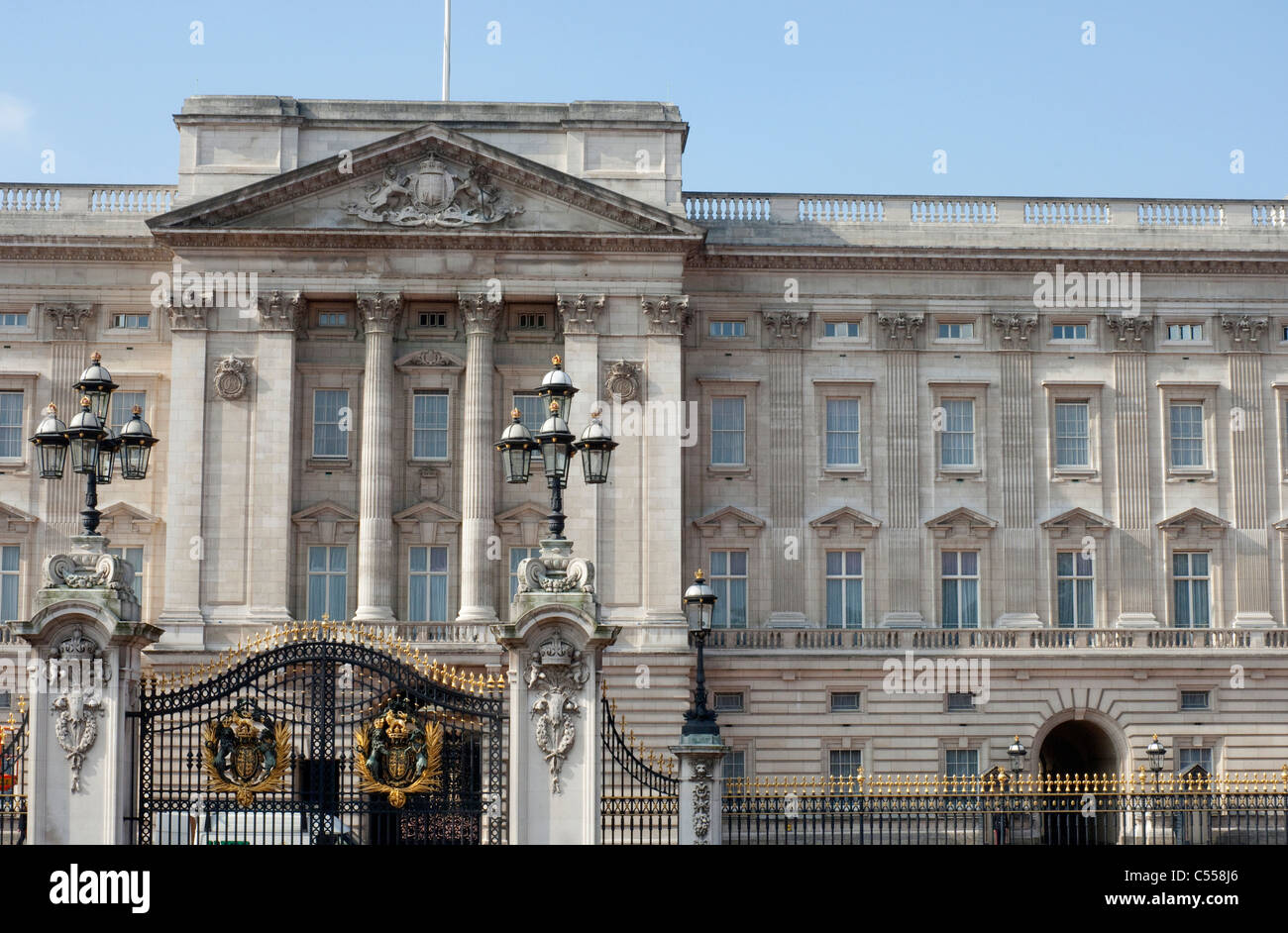Facade of a palace, Buckingham Palace, City of Westminster, London, England Stock Photo