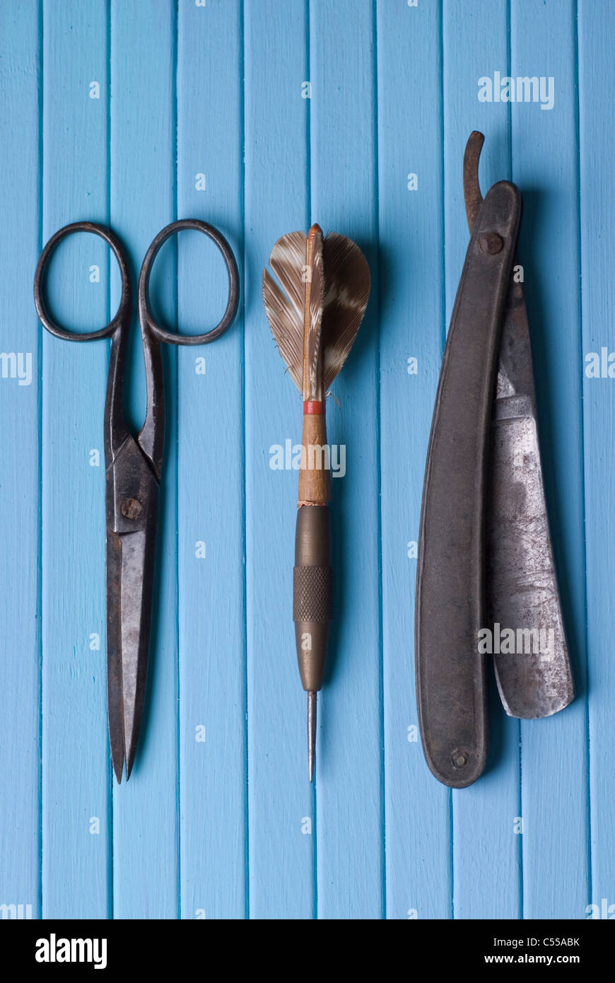 Old pair of scissors darts game arrow and cutthroat Stock Photo Alamy
