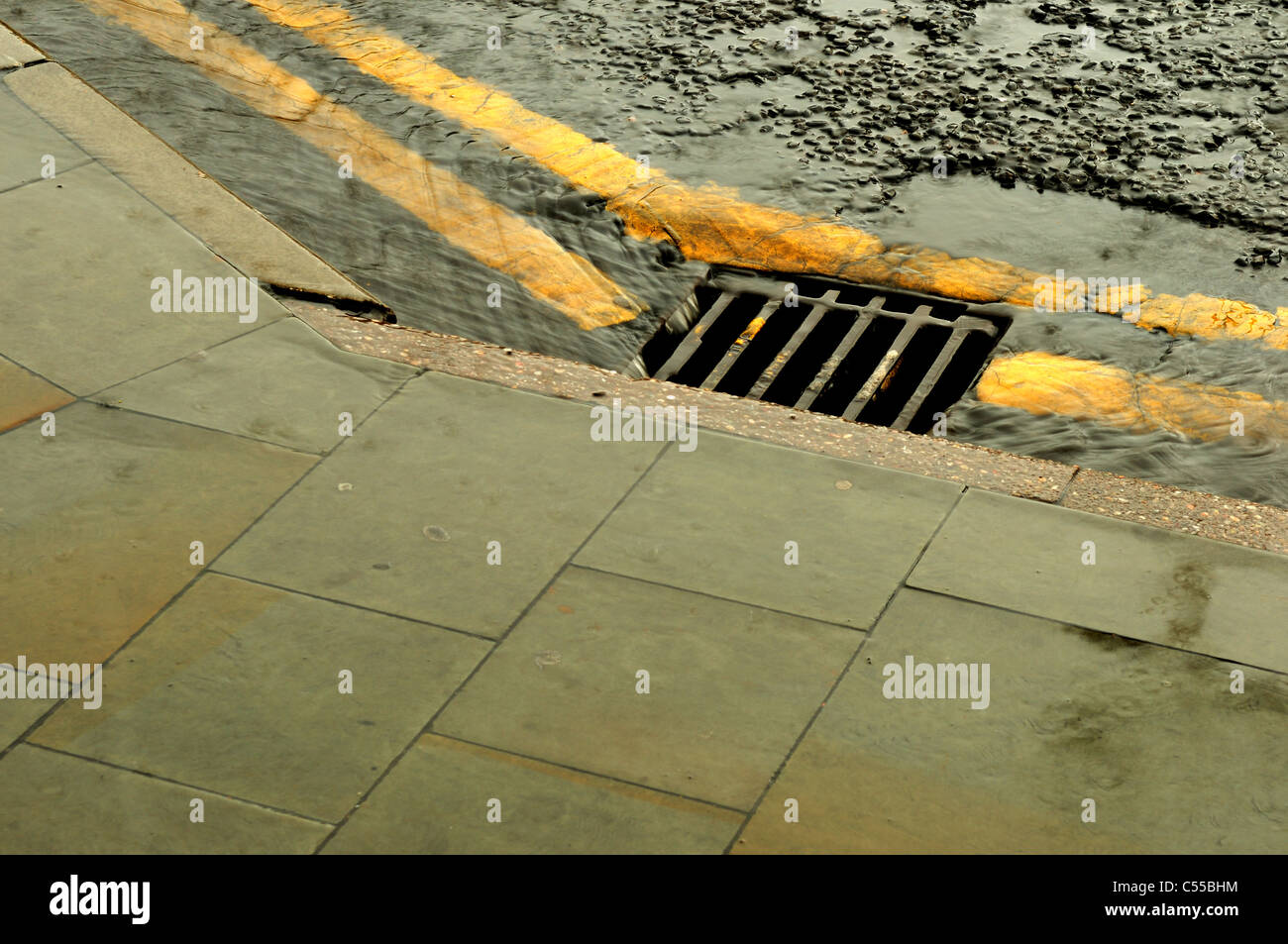 Running pouring rain hires stock photography and images Alamy
