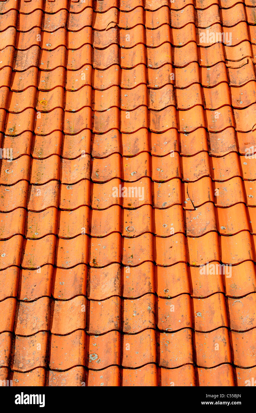 Broken terracotta tiles hi-res stock photography and images - Alamy