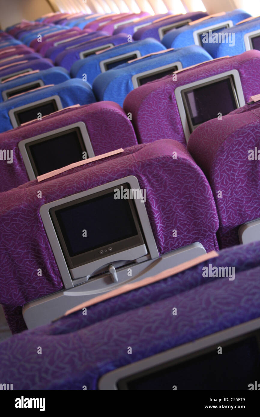 Singapore Airlines Cabin interior ife in flight entertainment screen ...