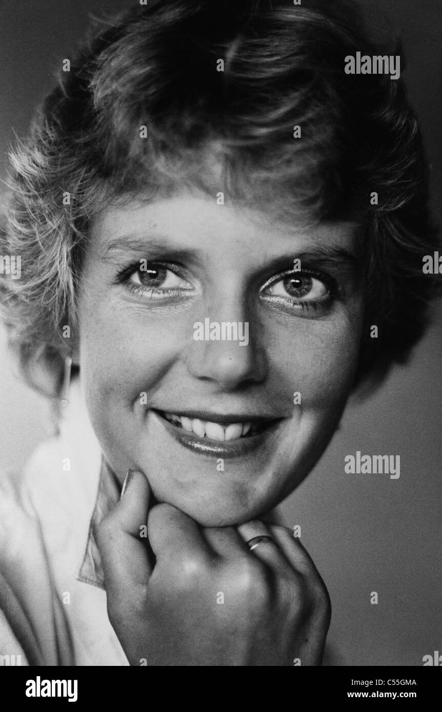 Young woman in her early 20s with short cropped blonde hair for fashion shoot 1979 Stock Photo