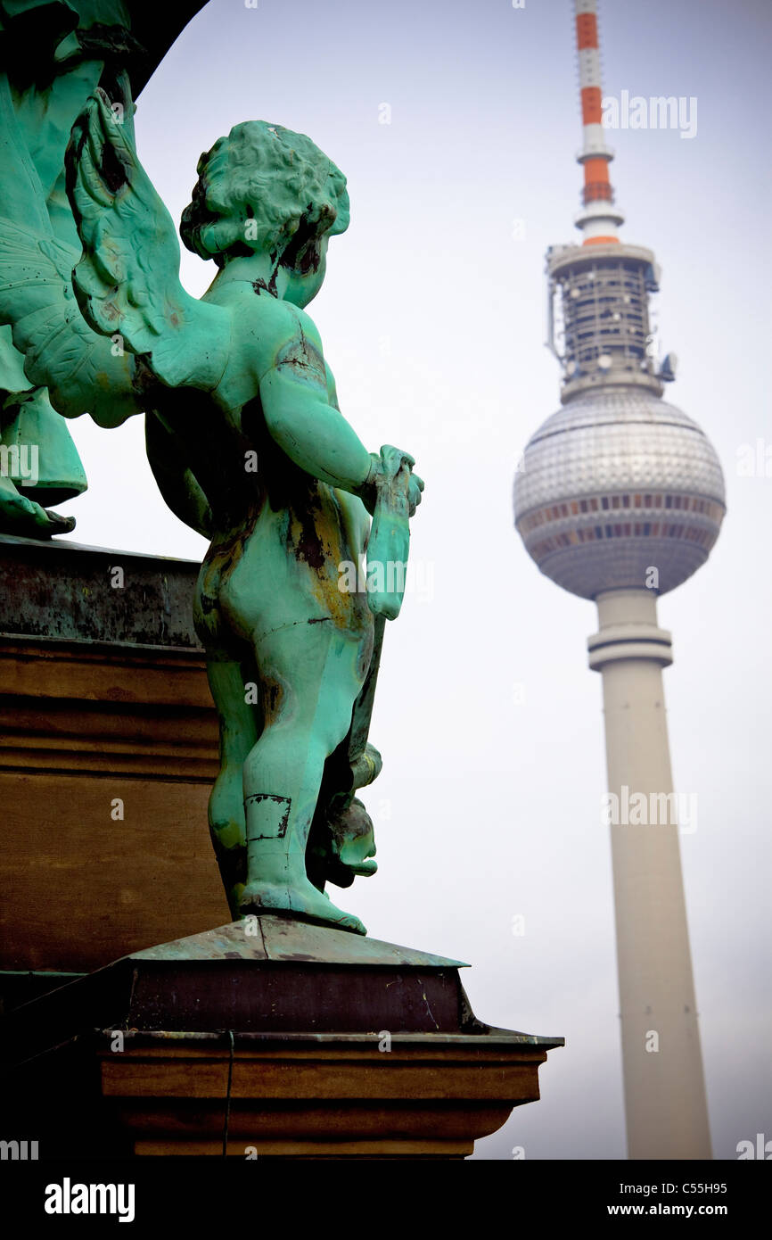 Communication Statues History of communications hi-res stock photography and images - Alamy