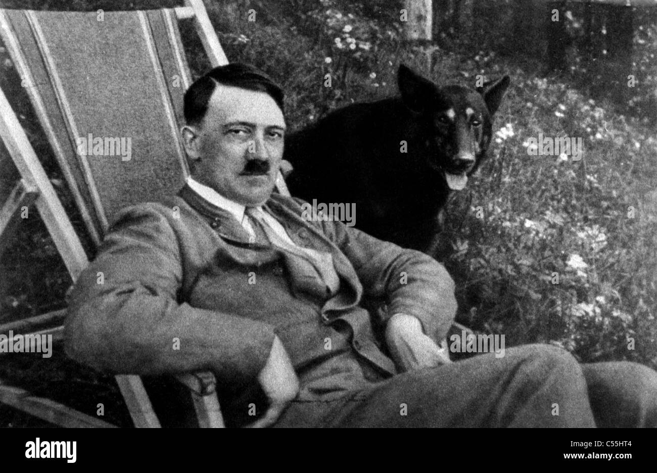 ADOLF HITLER & DOG FUHRER OF GERMANY NAZI LEADER 07 June 1938 Stock Photo