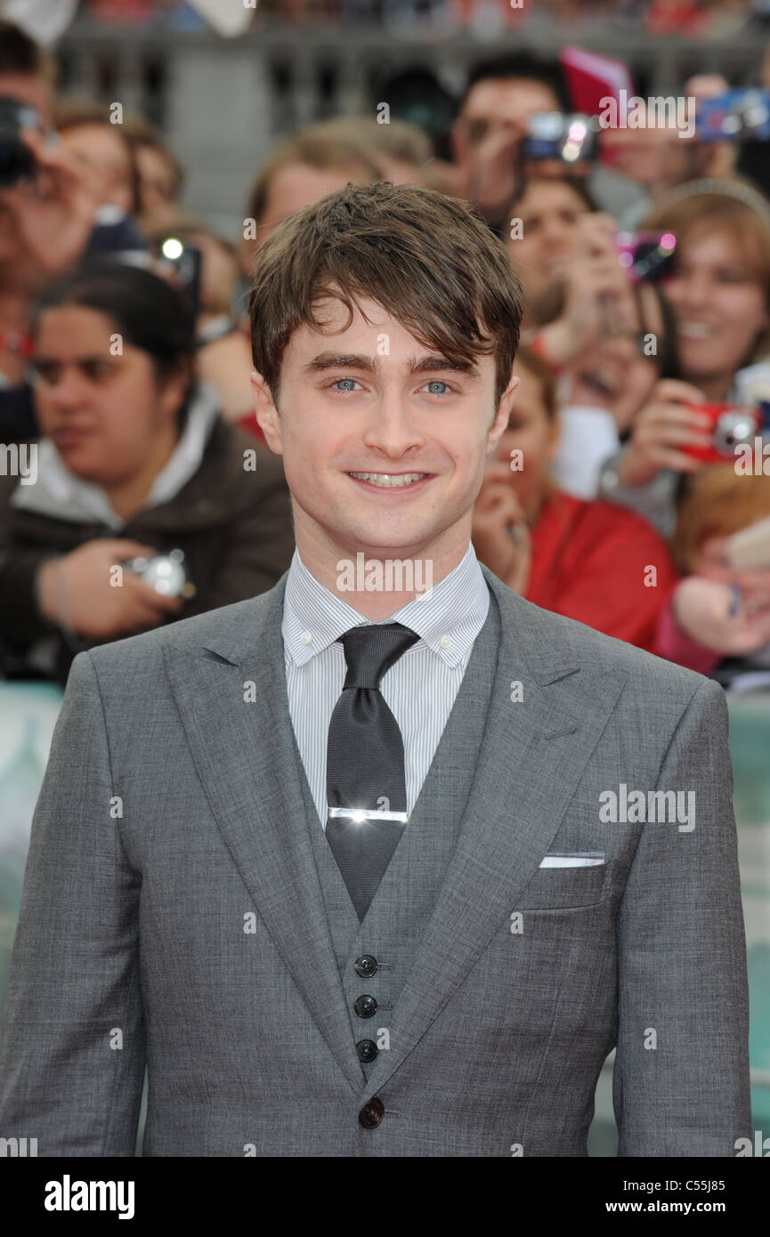 DANIEL RADCLIFFE HARRY POTTER AND THE DEATHLY HALLOWS - PART 2 - WORLD PREMIERE TRAFALGAR SQUARE LONDON ENGLAND 07 July 2011 Stock Photo