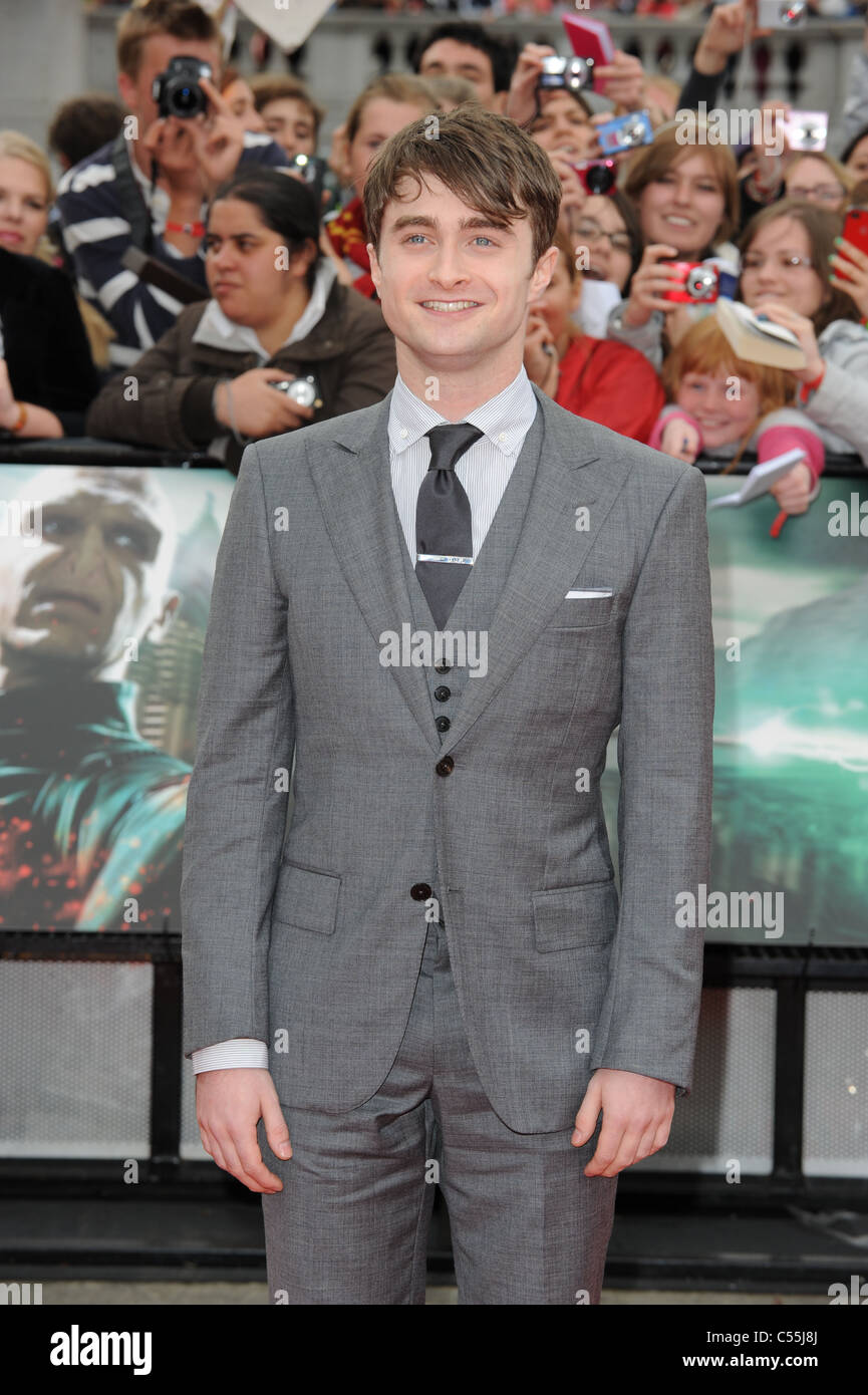 DANIEL RADCLIFFE HARRY POTTER AND THE DEATHLY HALLOWS - PART 2 - WORLD PREMIERE TRAFALGAR SQUARE LONDON ENGLAND 07 July 2011 Stock Photo