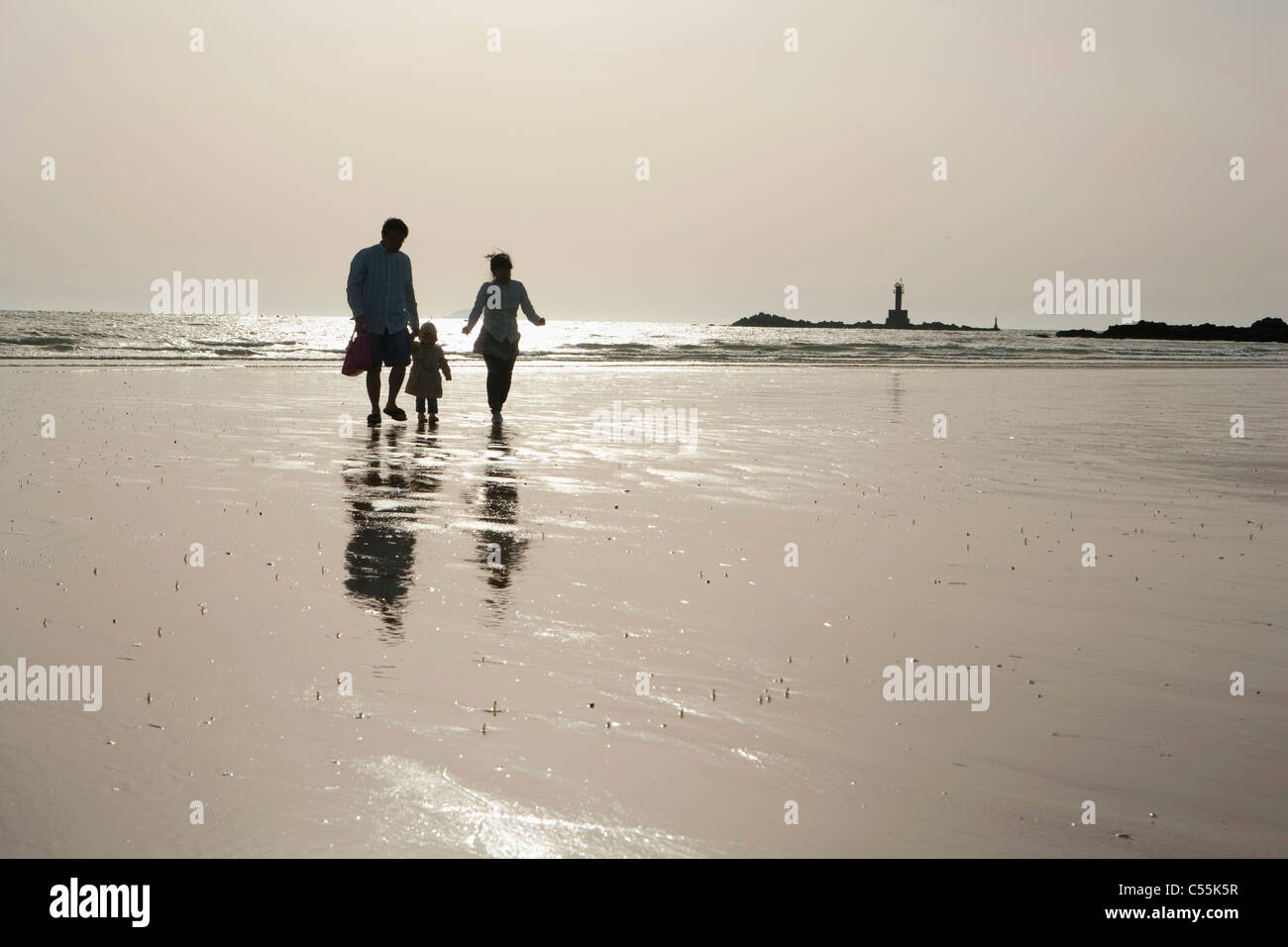 Asian family at the beach hi-res stock photography and images - Alamy