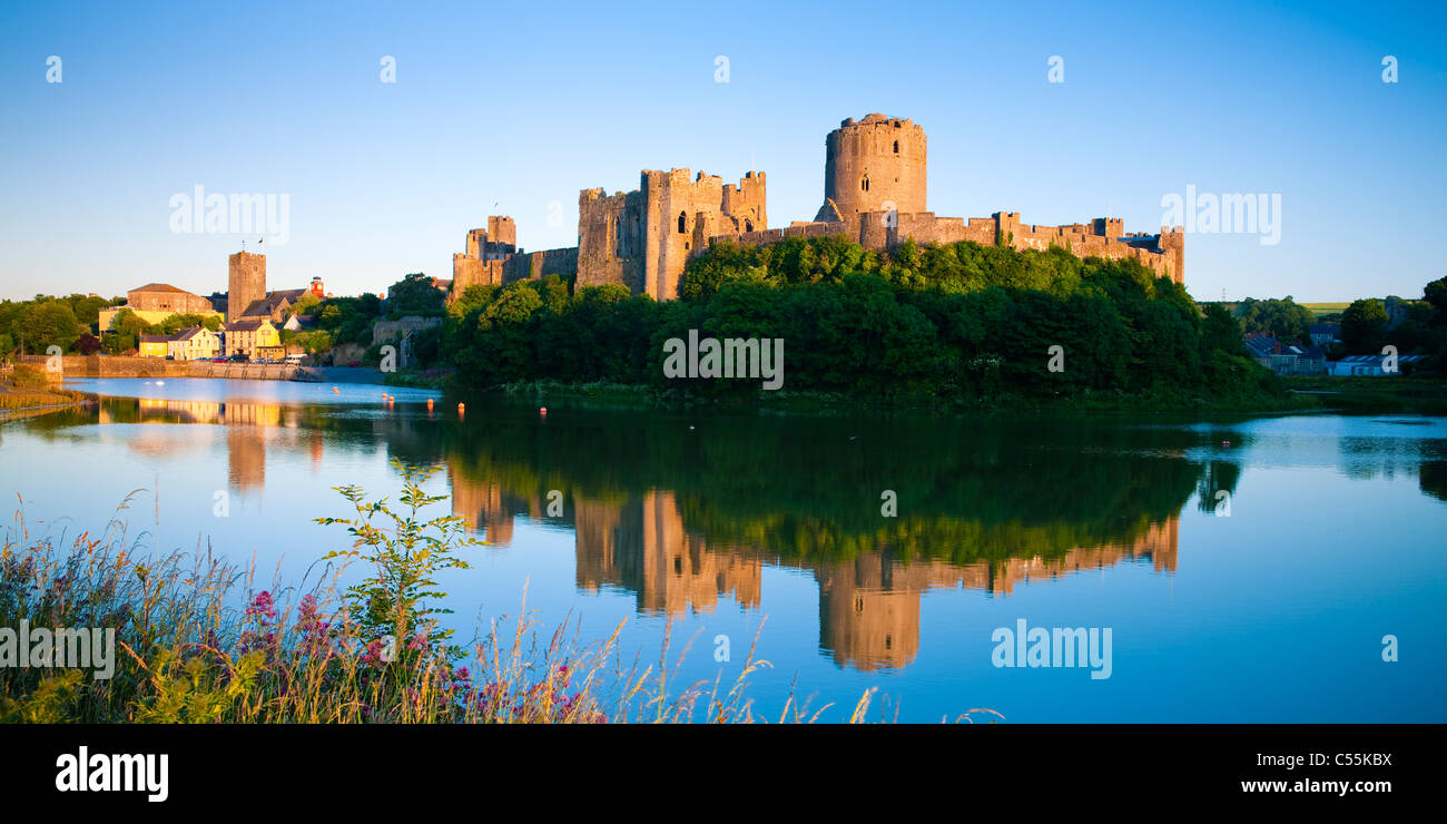 Pembroke castle water hires stock photography and images Alamy