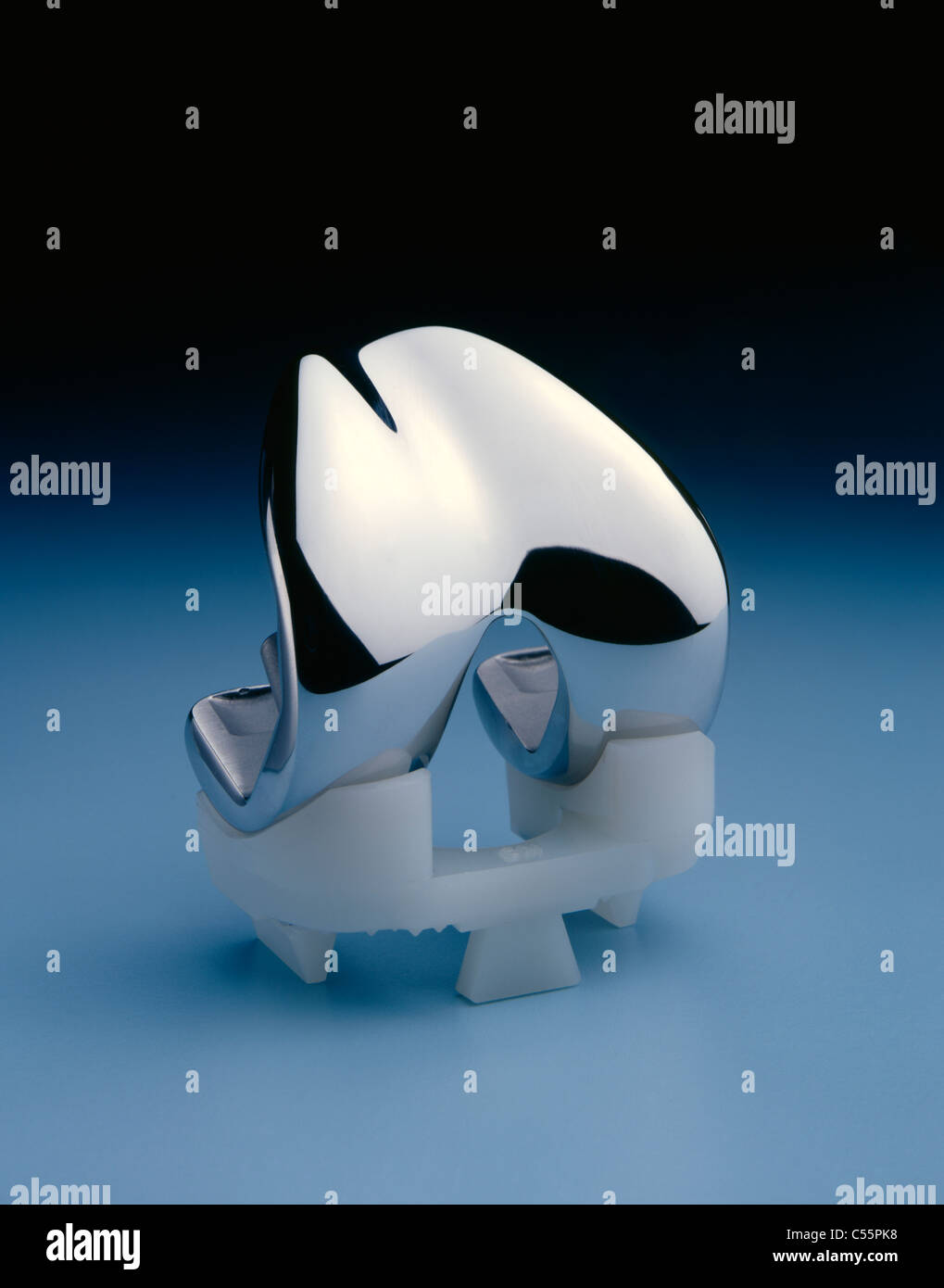 Titanium knee replacement on blue background, studio shot Stock Photo Alamy