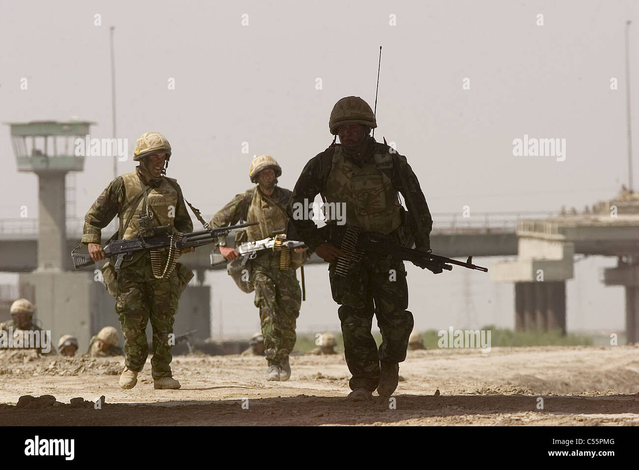 Royal Fusilier/Desert Rats enter the city of Basra, during the invasion of Iraq in 2003. Stock Photo