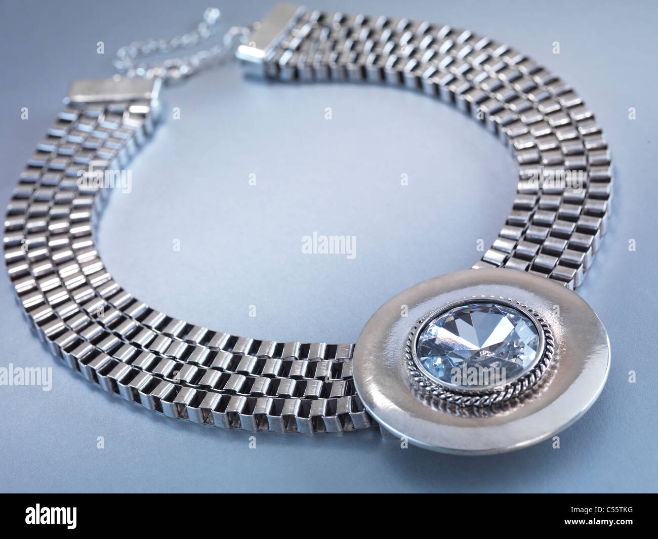 Silver jewellery background hires stock photography and images Alamy