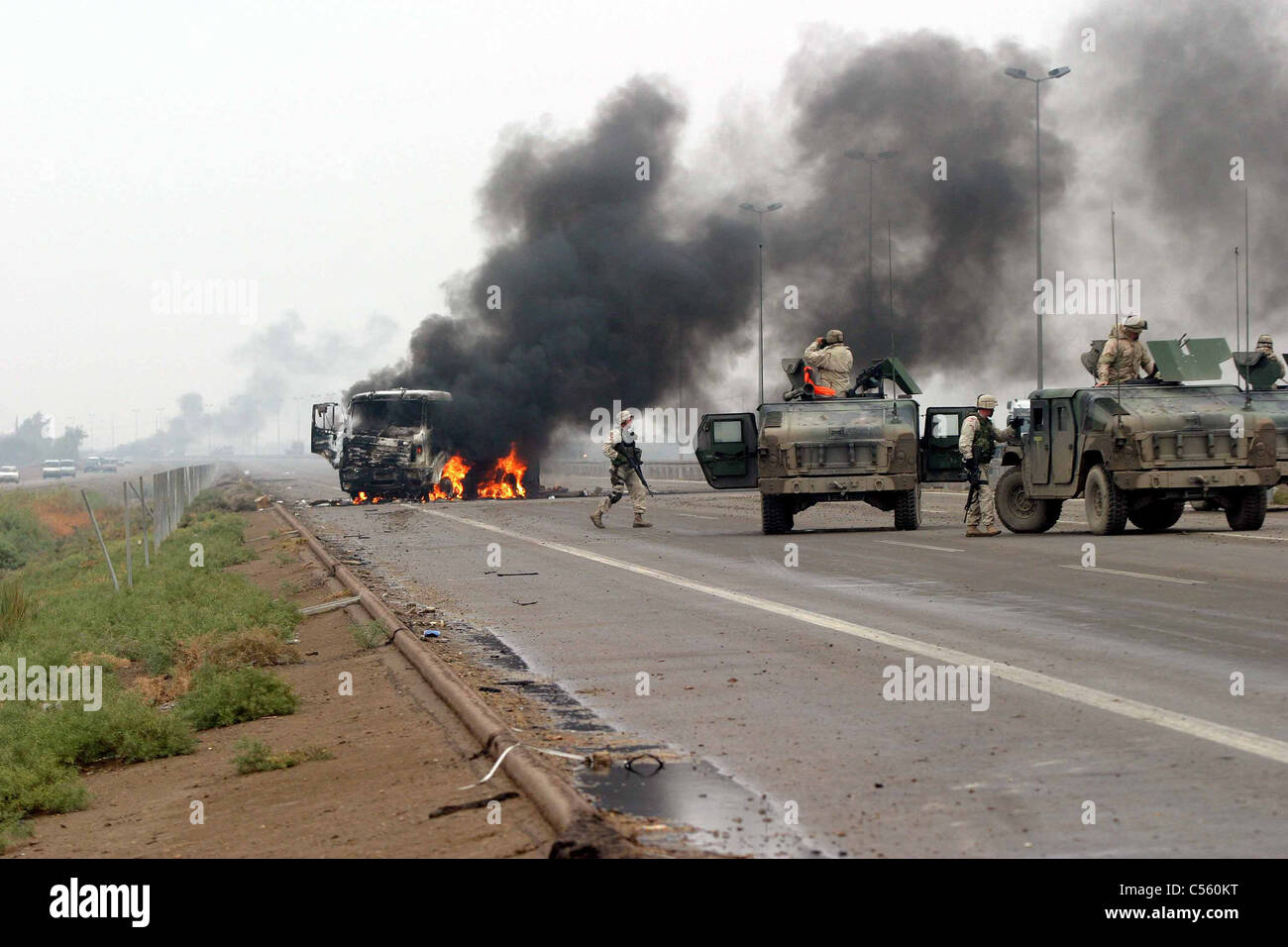 US troops at the scene of bombed out trucks on the Baghdad to Fallujah Road, Iraq, Middle East Stock Photo