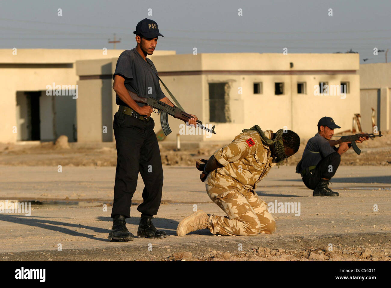 Training exercise with the Elite Iraqi Police Support Unit and British Military Police, Basra, Southern Iraq, Middle East Stock Photo