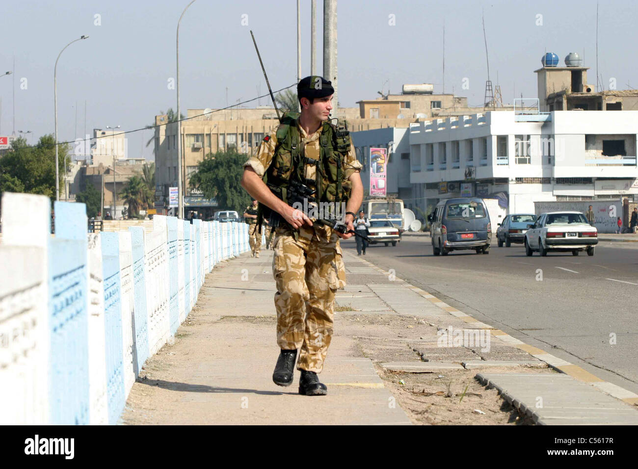 Soldier from the Royal Regiment of Wales on patrol with children in Basra, Southern Iraq, Middle East Stock Photo