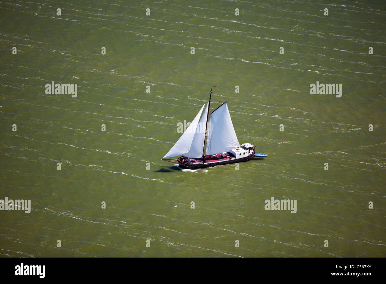 the-netherlands-marken-traditional-sailing-boat-on-lake-called