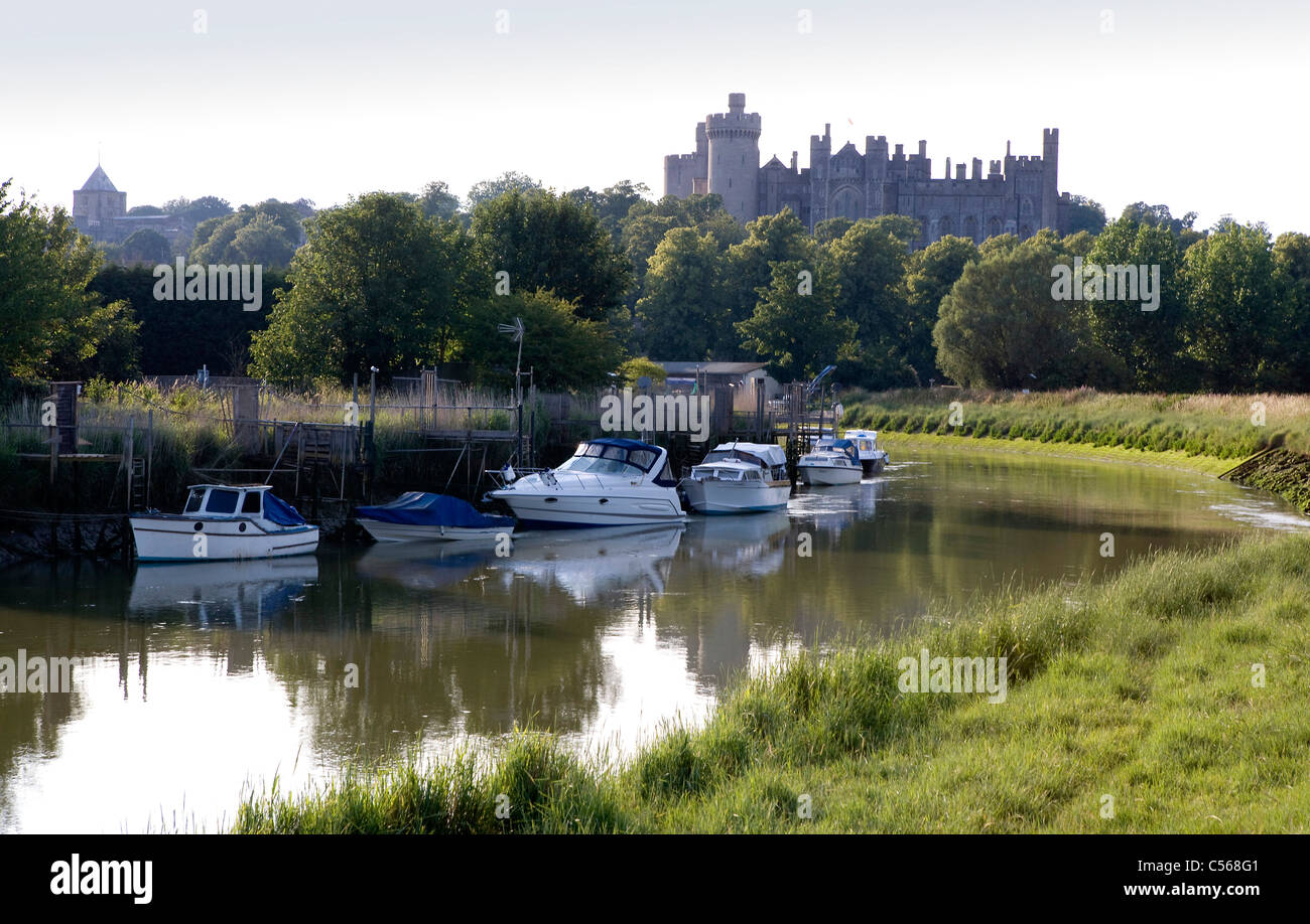 The River Arun and Castle at Arundel Stock Photo Alamy