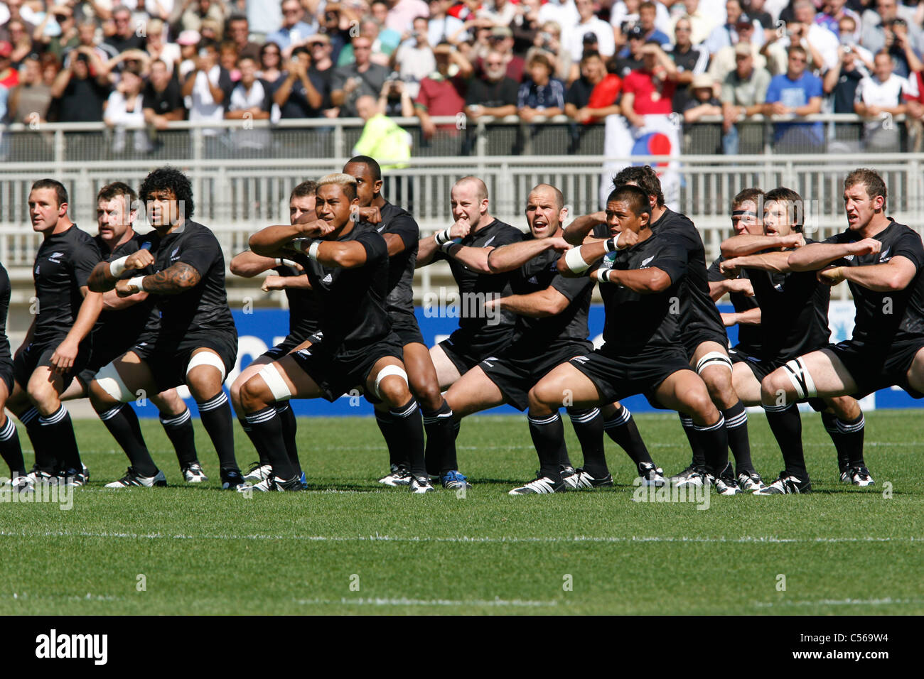 All Blacks rugby team from New Zealand performing the ritual Haka before the match Stock Photo