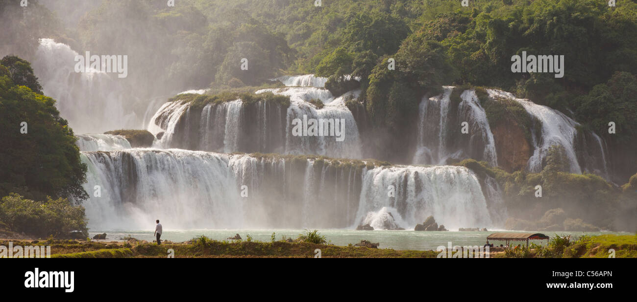 Banyue or Ban Gioc waterfall on the North Vietnamese and Southern Chinese border, a popular tourist spot Stock Photo