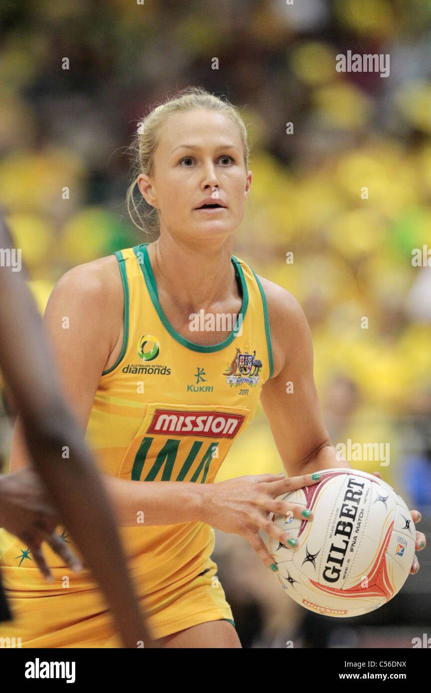 09.07.2011 Chelsea Pitman of Australia in action during the Semi-finals between Australia and Jamaica, Mission Foods World Netball Championships 2011 from the Singapore Indoor Stadium in Singapore. Stock Photo