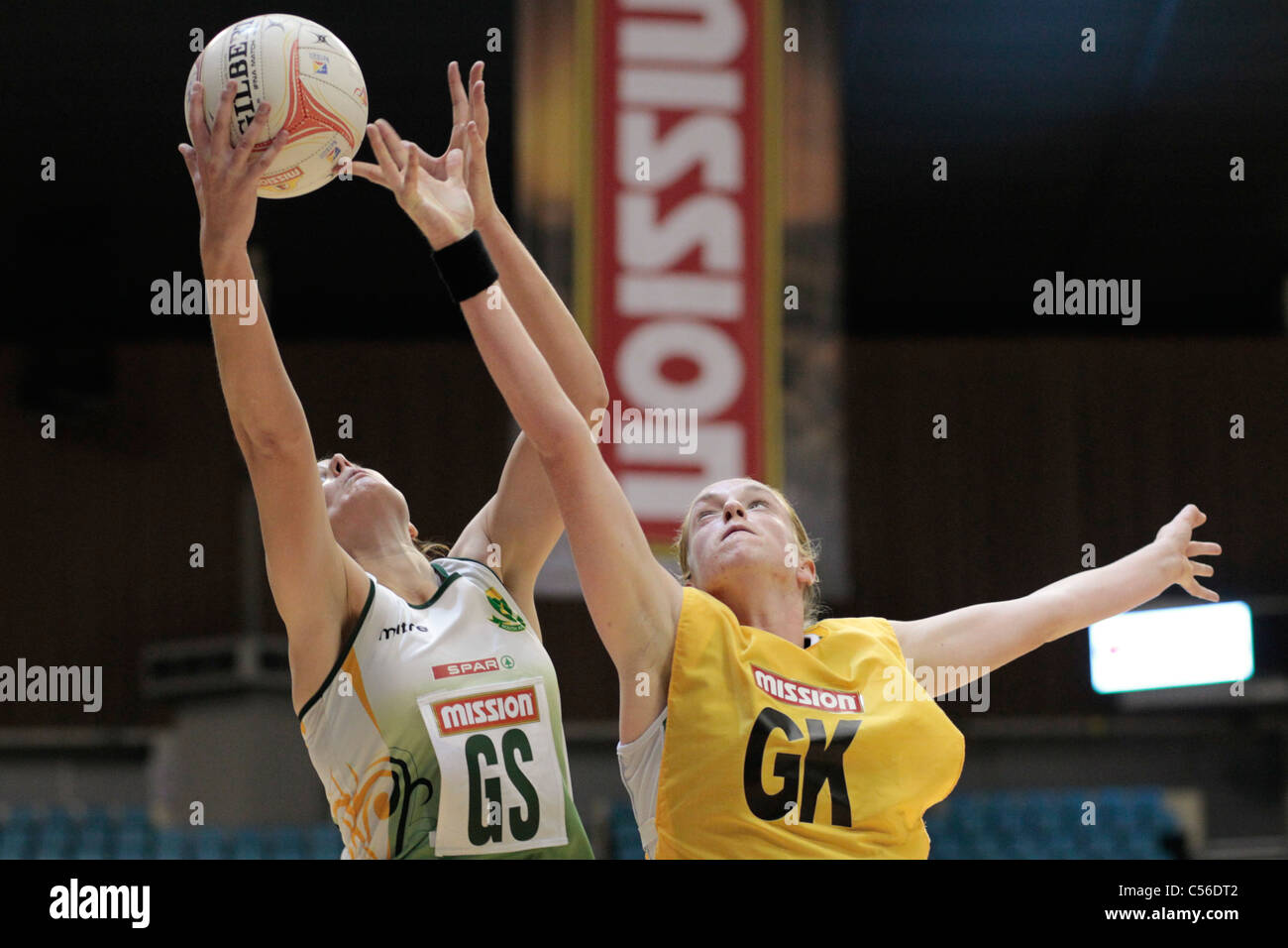 09.07.2011 Claudia Basson of South Africa(left) battles with Gemma Gibney for the ball during the 5-8 positioning between South Africa and Northern Ireland, Mission Foods World Netball Championships 2011 from the Singapore Indoor Stadium in Singapore. Stock Photo