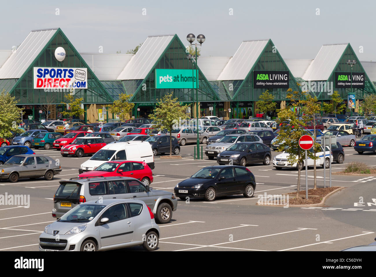 Large stores on a retail park in Telford Stock Photo