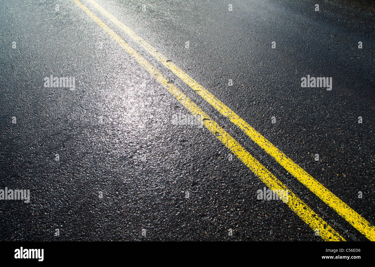 Wet tarmac hires stock photography and images Alamy
