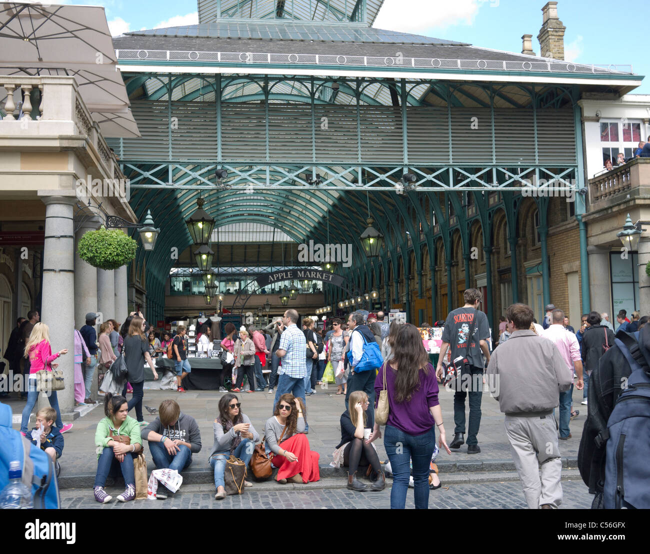 Visitors and tourists in Covent Garden London GB Stock Photo