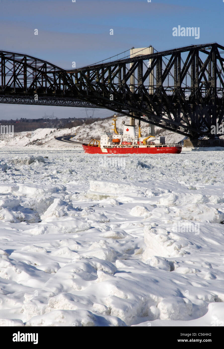 The frozen river ST Lawrence and the Pont de Quebec, Quebec City, Canada Stock Photo