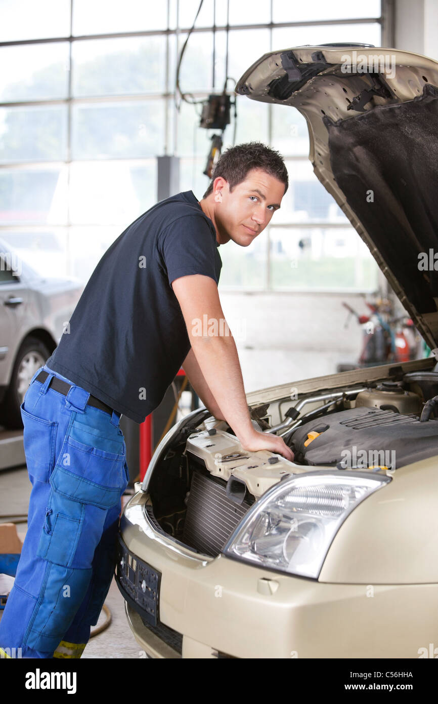Mechanic leaning on machine hi-res stock photography and images - Alamy
