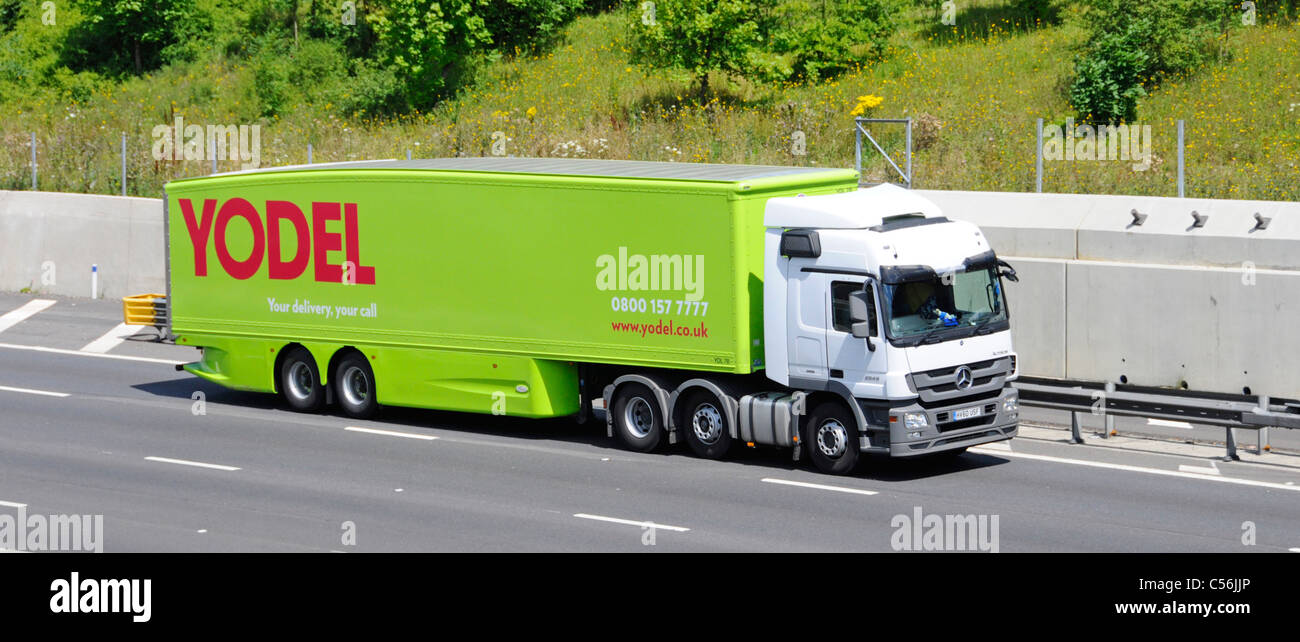 Yodel parcel delivery lorry and trailer Stock Photo 37640366 Alamy