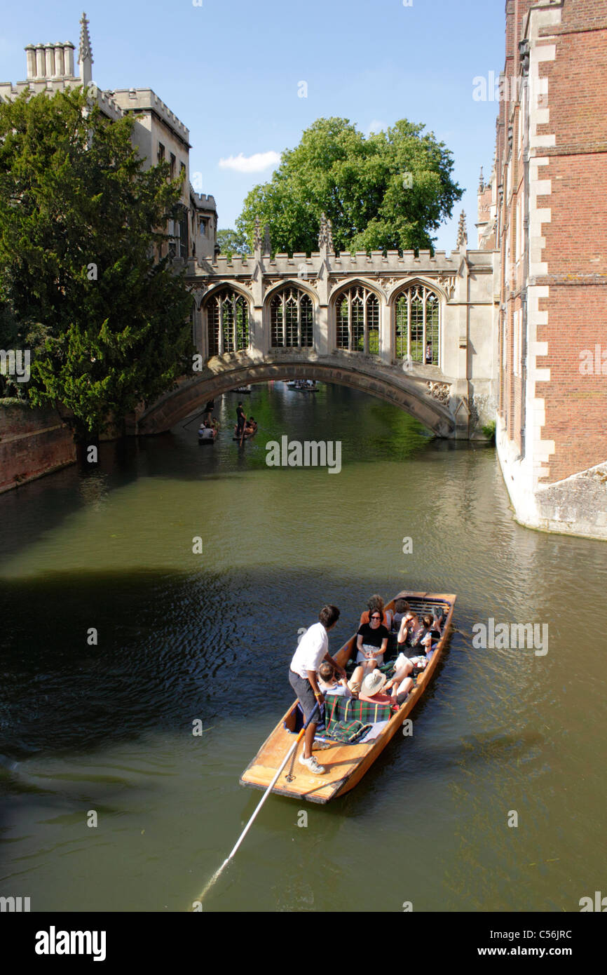 Bridge of Sighs and Punt at St John's College Cambridge Stock Photo