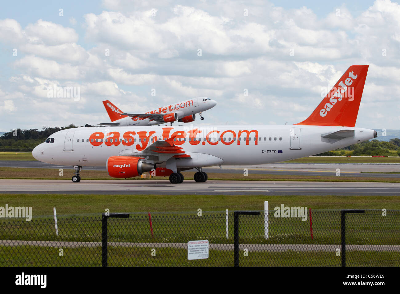 Easyjet Aeroplane at Manchester Airport Stock Photo - Alamy